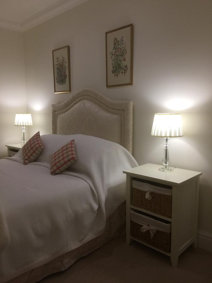 Tirol House Bed and Breakfast Thakeham Exteriör bild